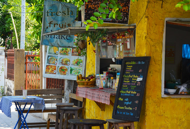 One of Chiang Mai's many fruit shake stands
