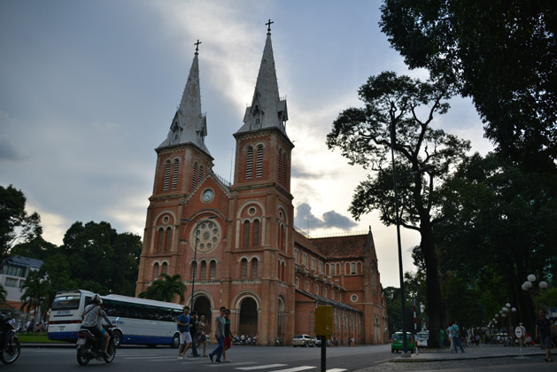 notredame-hochiminh