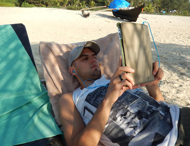 Dan reading Kindle iPad app on the beach