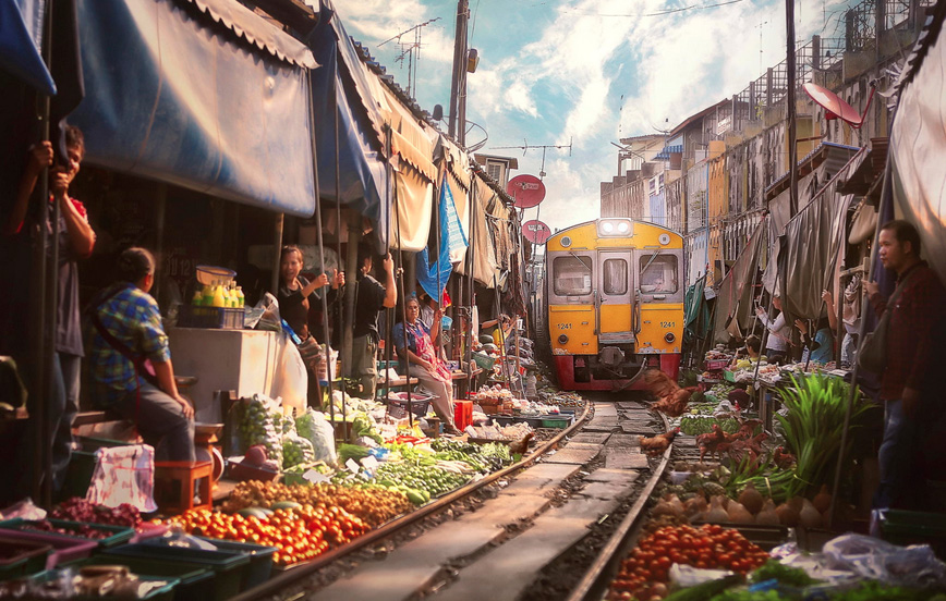 thai-market-train