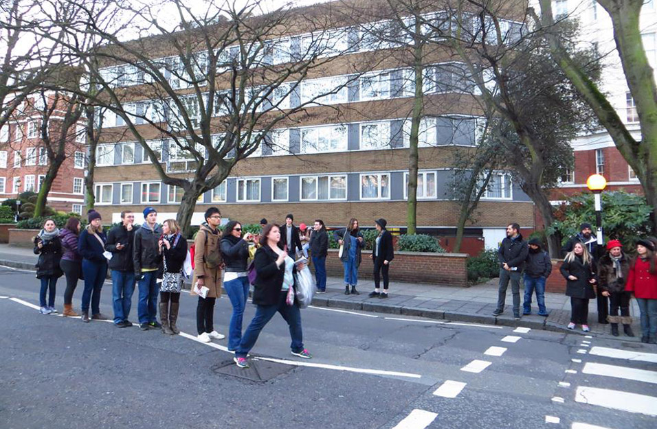 abbey-road-crowd