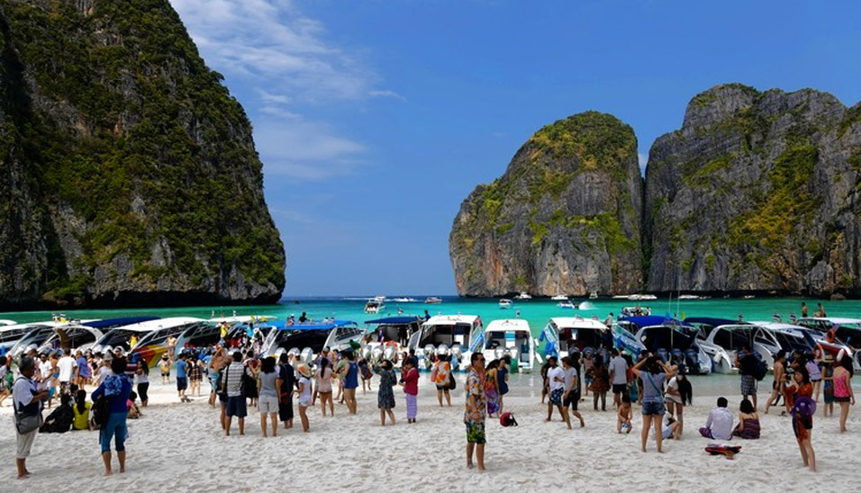 thailand-beach-crowd